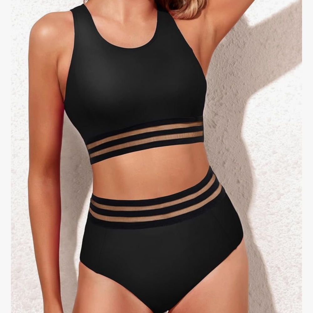 Sleek Black Bikini with Racerback and High-Cut Design